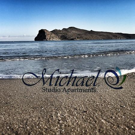 Michael Apartments Agia Marina Exterior foto
