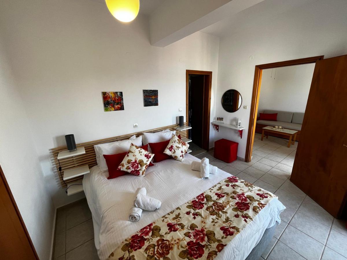 Michael Apartments Agia Marina Exterior foto