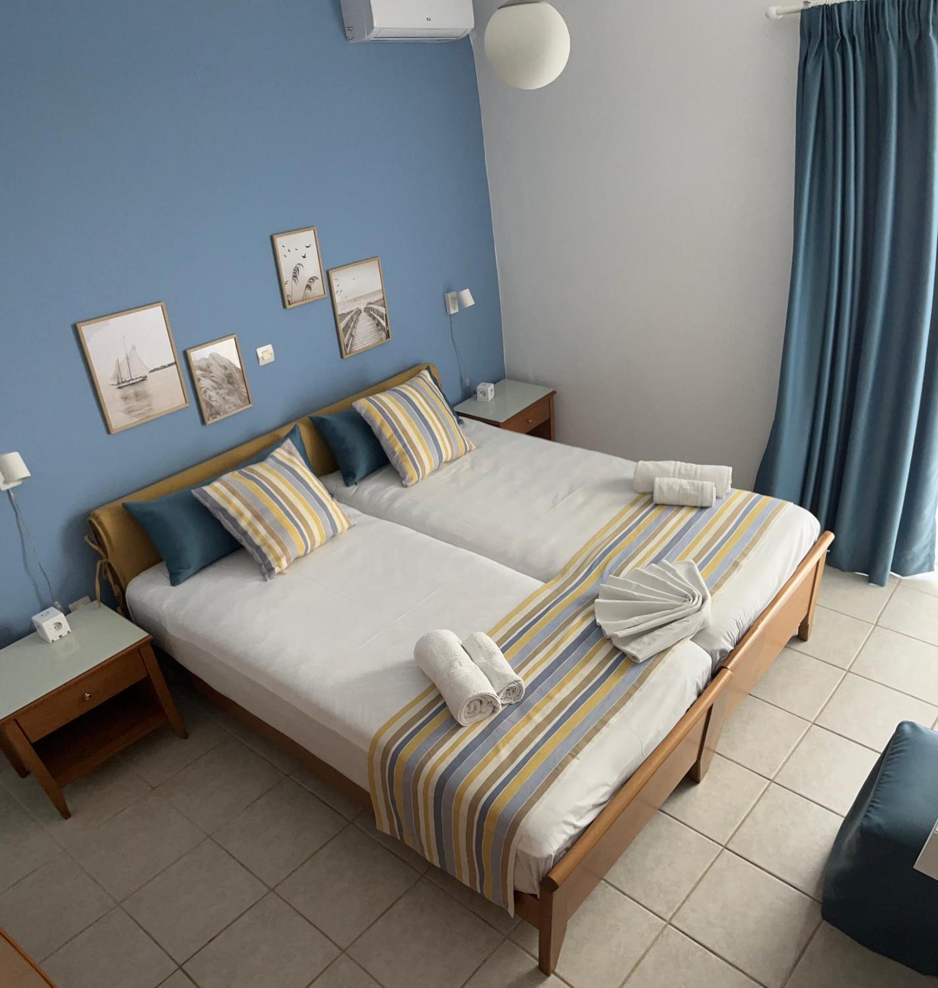 Michael Apartments Agia Marina Exterior foto